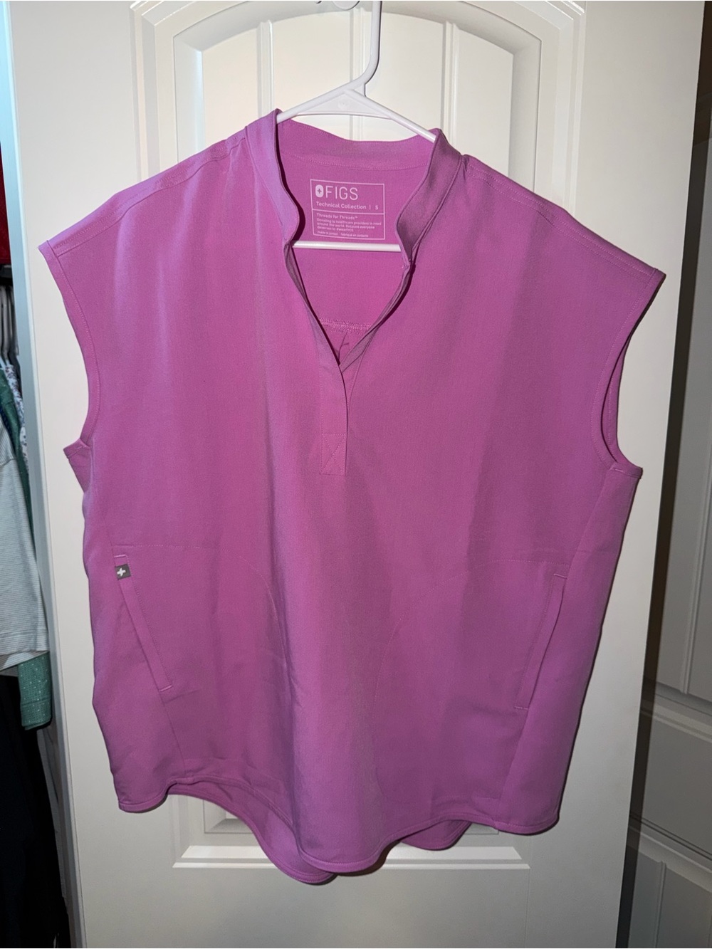 FIGS Rafaela Oversized Scrub Top (Small) Chalk Pink & Pants (M/T)